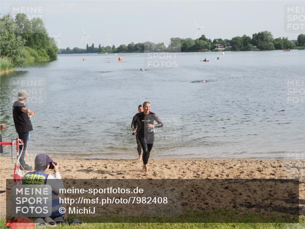21.06.2025 - 27. Vierlanden-Triathlon MichiJ http://msf.ph/oto/7982408 15.06.2026 09:05:15 Schwimmen 209, 221, 222 meine-sportfotos.de