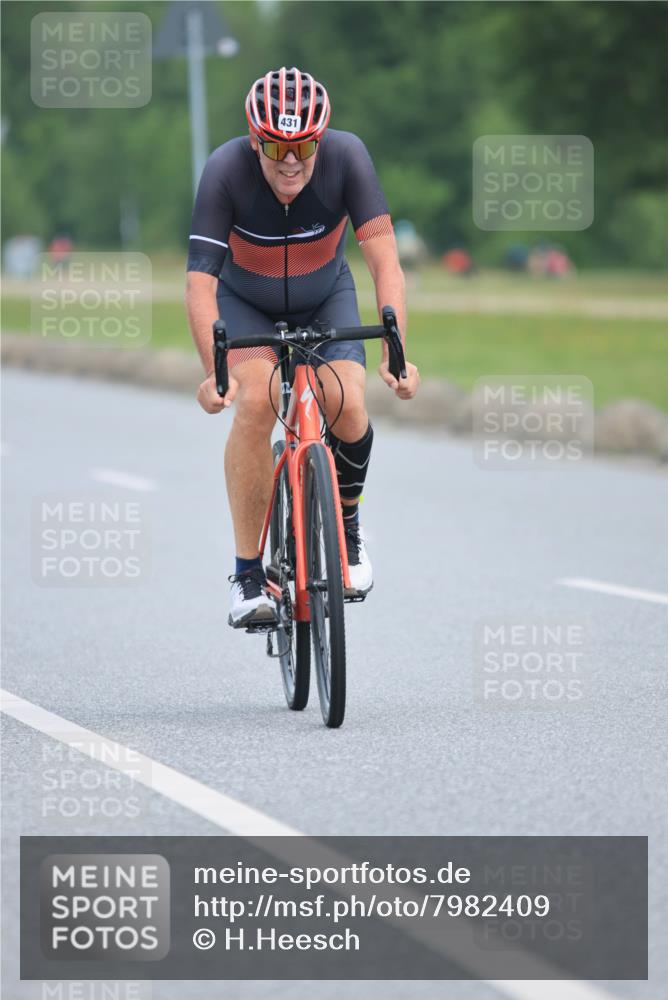 15.06.2025 - 27. Vierlanden-Triathlon H.Heesch http://msf.ph/oto/7982409 15.06.2025 10:52:26 Radfahren 269, 431, 468 meine-sportfotos.de