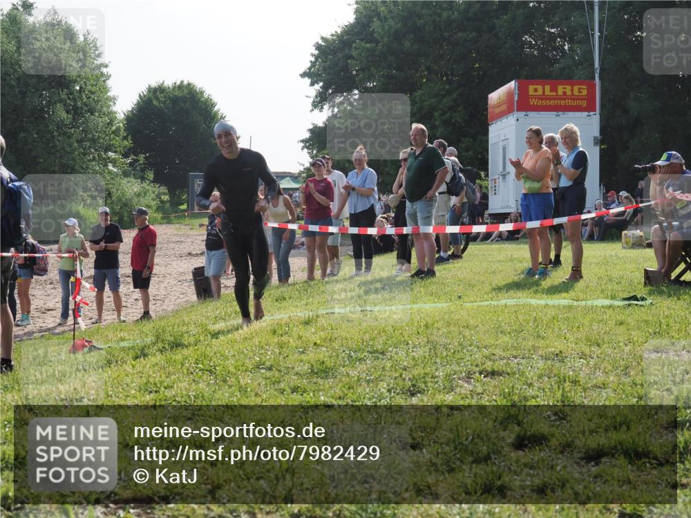 15.06.2025 - 27. Vierlanden-Triathlon KatJ http://msf.ph/oto/7982429 15.06.2025 08:48:49 Schwimmen 19 meine-sportfotos.de