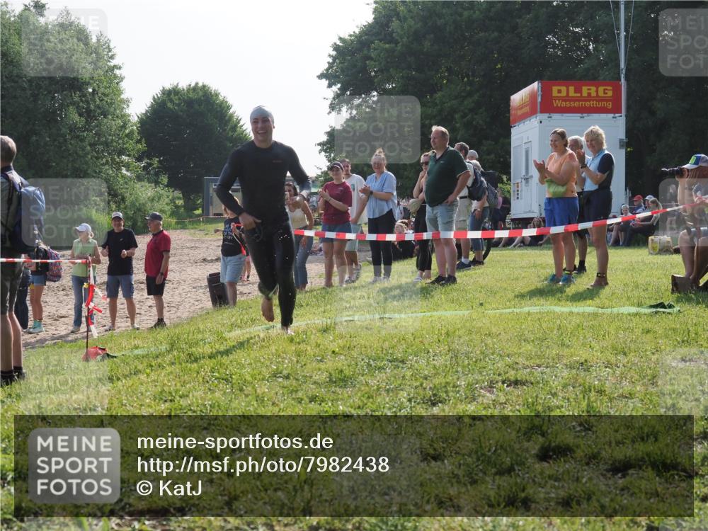 15.06.2025 - 27. Vierlanden-Triathlon KatJ http://msf.ph/oto/7982438 15.06.2025 08:48:50 Schwimmen 19, 144 meine-sportfotos.de