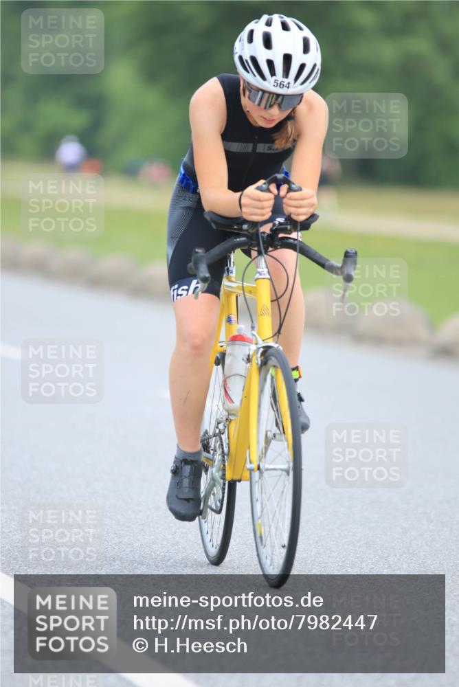15.06.2025 - 27. Vierlanden-Triathlon H.Heesch http://msf.ph/oto/7982447 15.06.2025 10:52:36 Radfahren 234, 564 meine-sportfotos.de