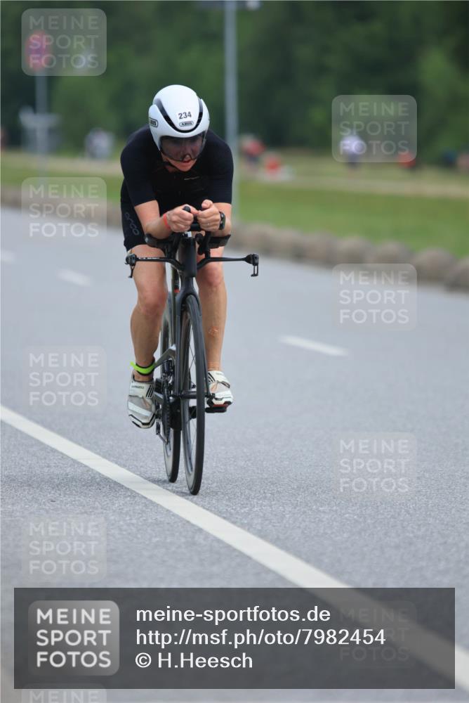 15.06.2025 - 27. Vierlanden-Triathlon H.Heesch http://msf.ph/oto/7982454 15.06.2025 10:52:38 Radfahren 234, 564 meine-sportfotos.de