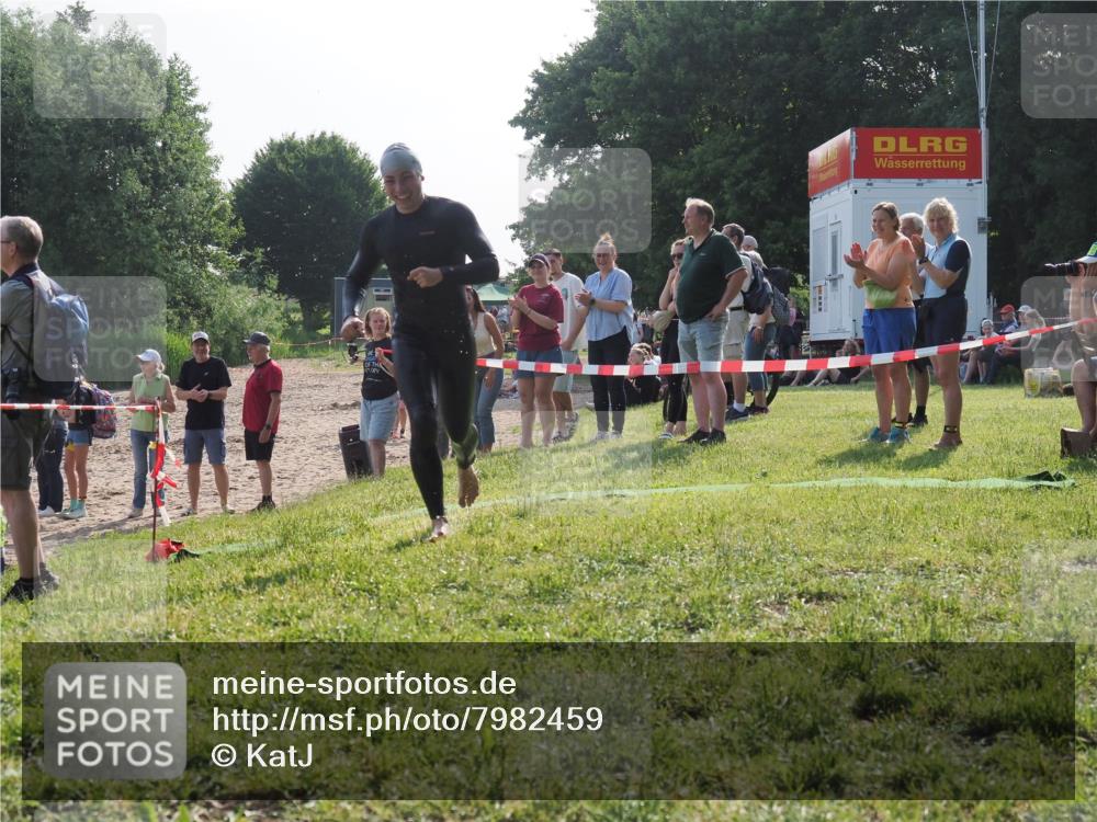 15.06.2025 - 27. Vierlanden-Triathlon KatJ http://msf.ph/oto/7982459 15.06.2025 08:48:50 Schwimmen 19, 144 meine-sportfotos.de