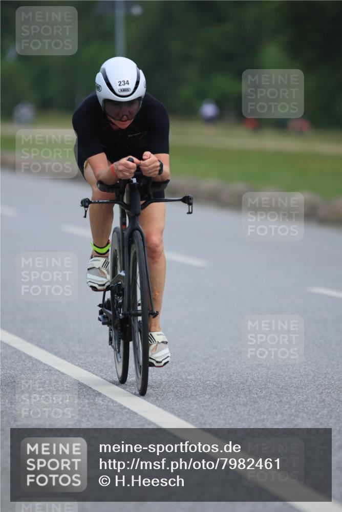 15.06.2025 - 27. Vierlanden-Triathlon H.Heesch http://msf.ph/oto/7982461 15.06.2025 10:52:39 Radfahren 234, 564 meine-sportfotos.de