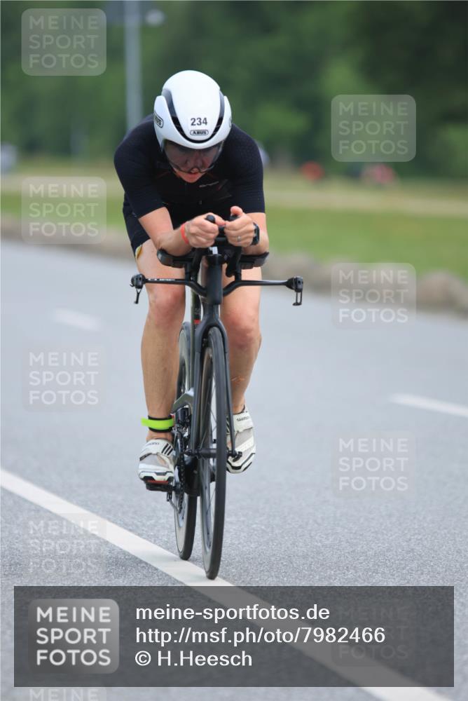 15.06.2025 - 27. Vierlanden-Triathlon H.Heesch http://msf.ph/oto/7982466 15.06.2025 10:52:39 Radfahren 234, 564 meine-sportfotos.de