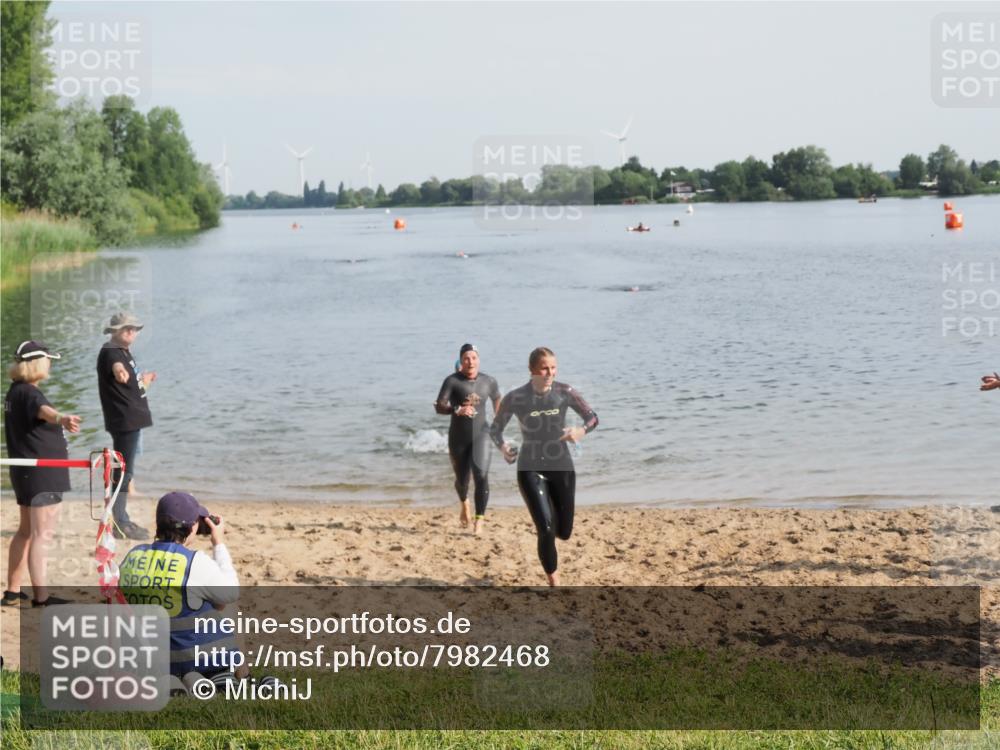 21.06.2025 - 27. Vierlanden-Triathlon MichiJ http://msf.ph/oto/7982468 15.06.2026 09:05:16 Schwimmen 209, 221, 222 meine-sportfotos.de