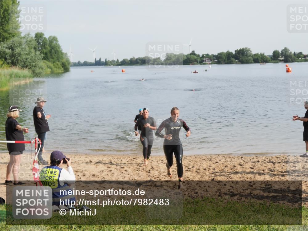 21.06.2025 - 27. Vierlanden-Triathlon MichiJ http://msf.ph/oto/7982483 15.06.2026 09:05:16 Schwimmen 209, 221, 222 meine-sportfotos.de