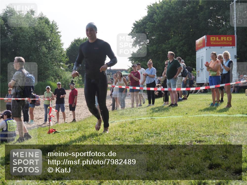 15.06.2025 - 27. Vierlanden-Triathlon KatJ http://msf.ph/oto/7982489 15.06.2025 08:48:50 Schwimmen 19, 144 meine-sportfotos.de