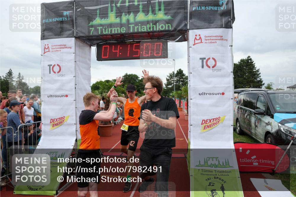 15.06.2025 - 7 Türme Triathlon Michael Strokosch http://msf.ph/oto/7982491 15.06.2025 14:15:00 Ziel 1027, 1114, 1129 meine-sportfotos.de