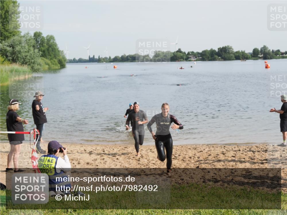 21.06.2025 - 27. Vierlanden-Triathlon MichiJ http://msf.ph/oto/7982492 15.06.2026 09:05:16 Schwimmen 209, 221, 222 meine-sportfotos.de