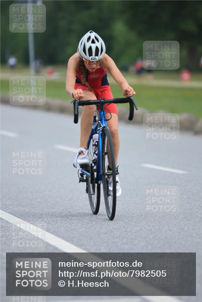 15.06.2025 - 27. Vierlanden-Triathlon H.Heesch http://msf.ph/oto/7982505 15.06.2025 10:52:52 Radfahren 58, 429, 625 meine-sportfotos.de