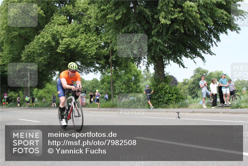 15.06.2025 - 7 Türme Triathlon Yannick Fuchs http://msf.ph/oto/7982508 15.06.2025 13:32:24 Radfahren  meine-sportfotos.de