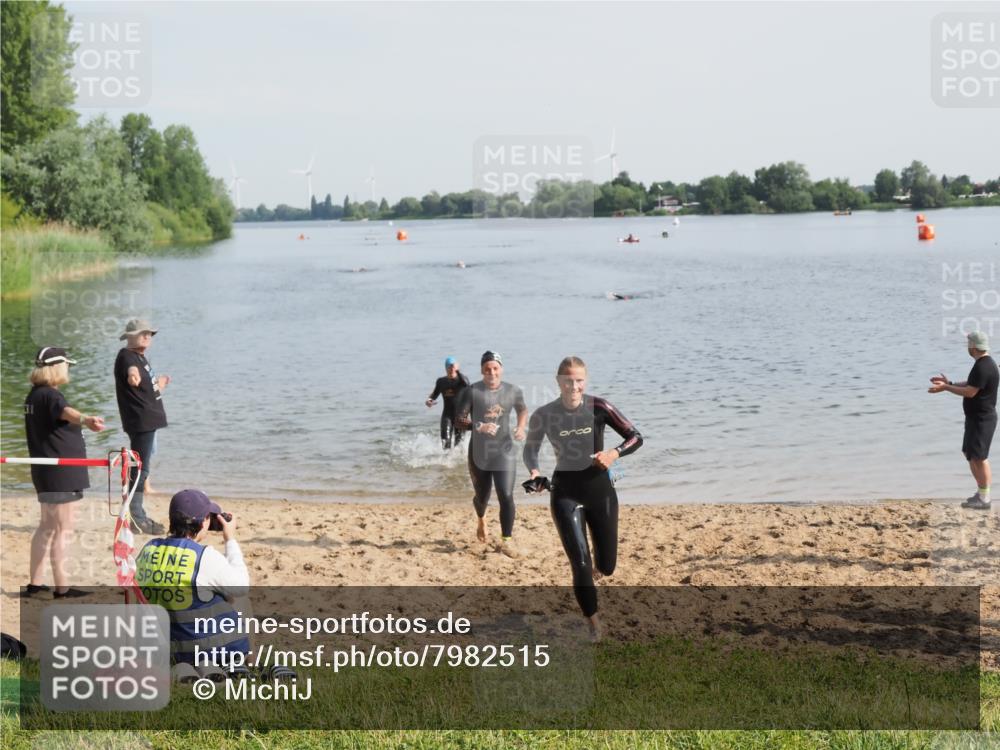 21.06.2025 - 27. Vierlanden-Triathlon MichiJ http://msf.ph/oto/7982515 15.06.2026 09:05:17 Schwimmen 209, 221, 222 meine-sportfotos.de