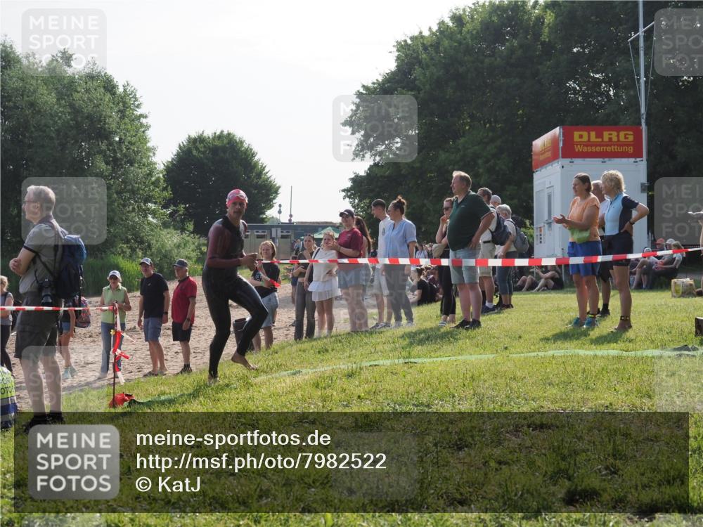 15.06.2025 - 27. Vierlanden-Triathlon KatJ http://msf.ph/oto/7982522 15.06.2025 08:48:56 Schwimmen 19, 115, 144 meine-sportfotos.de