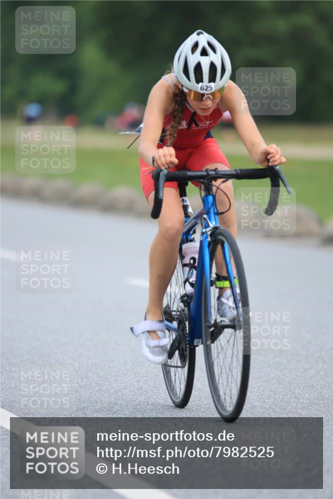 15.06.2025 - 27. Vierlanden-Triathlon H.Heesch http://msf.ph/oto/7982525 15.06.2025 10:52:53 Radfahren 58, 625 meine-sportfotos.de