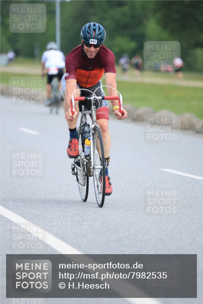 15.06.2025 - 27. Vierlanden-Triathlon H.Heesch http://msf.ph/oto/7982535 15.06.2025 10:53:01 Radfahren 247, 399, 587, 615 meine-sportfotos.de