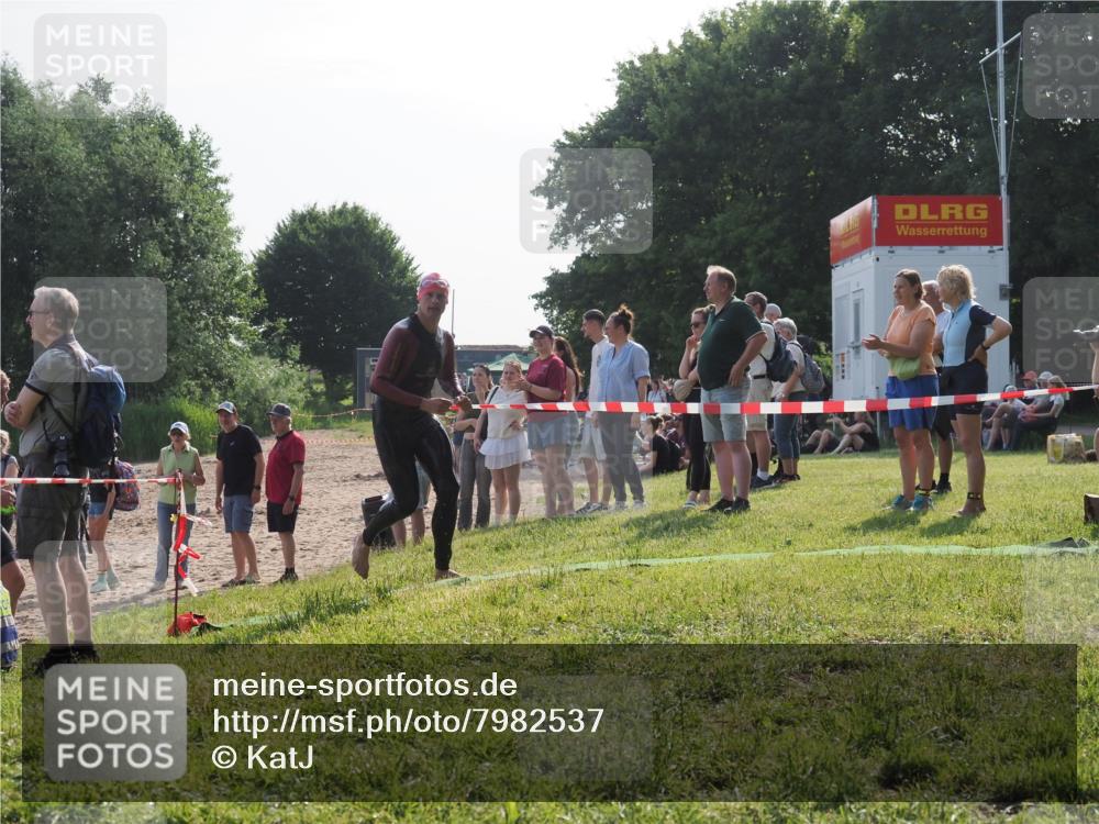 15.06.2025 - 27. Vierlanden-Triathlon KatJ http://msf.ph/oto/7982537 15.06.2025 08:48:56 Schwimmen 19, 115, 144 meine-sportfotos.de