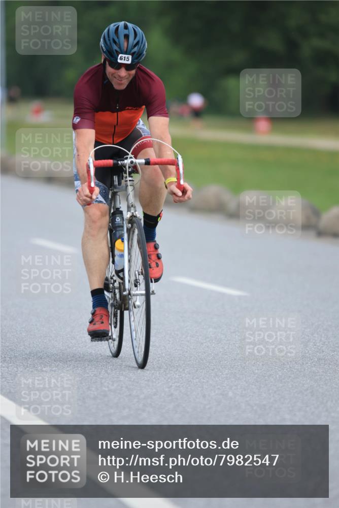 15.06.2025 - 27. Vierlanden-Triathlon H.Heesch http://msf.ph/oto/7982547 15.06.2025 10:53:01 Radfahren 247, 399, 587, 615 meine-sportfotos.de