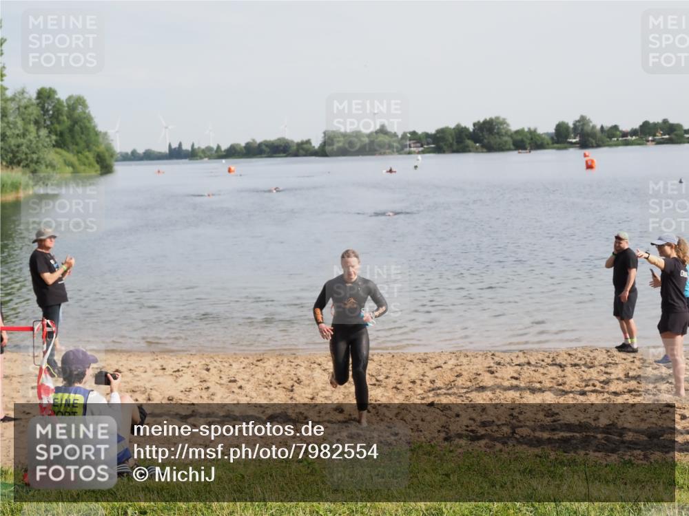 21.06.2025 - 27. Vierlanden-Triathlon MichiJ http://msf.ph/oto/7982554 15.06.2026 09:05:21 Schwimmen 209, 221, 222 meine-sportfotos.de