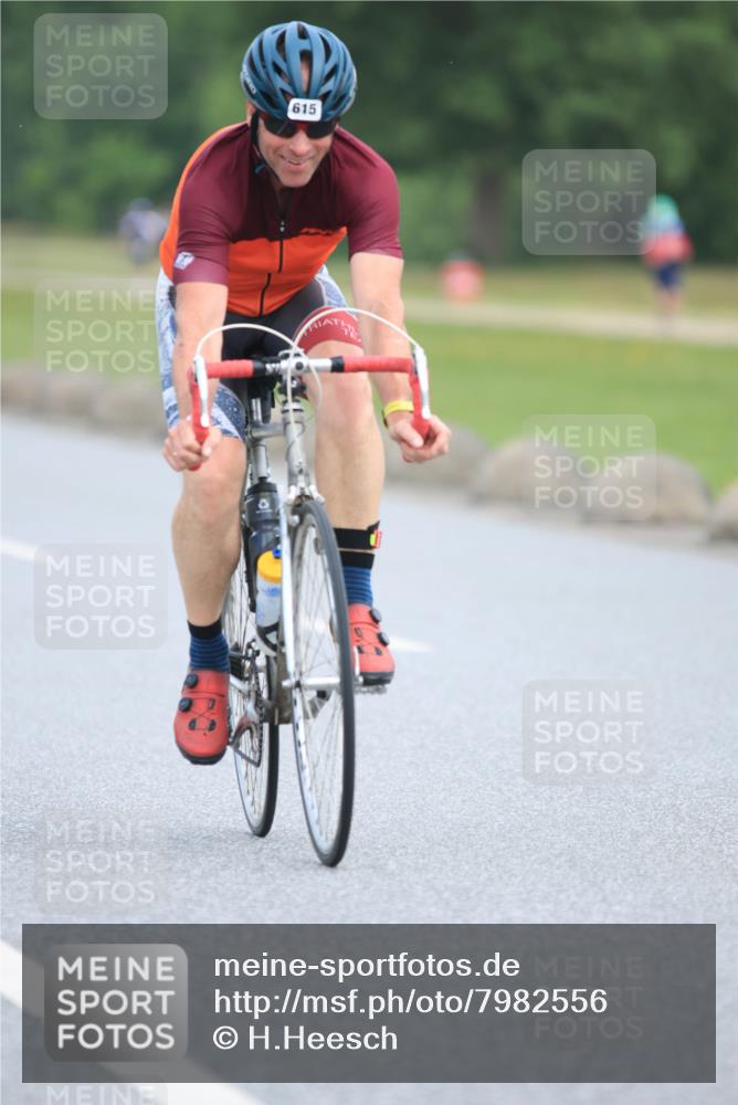 15.06.2025 - 27. Vierlanden-Triathlon H.Heesch http://msf.ph/oto/7982556 15.06.2025 10:53:02 Radfahren 247, 399, 587, 615 meine-sportfotos.de