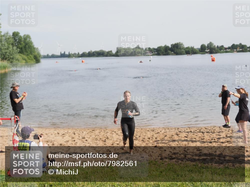 21.06.2025 - 27. Vierlanden-Triathlon MichiJ http://msf.ph/oto/7982561 15.06.2026 09:05:21 Schwimmen 209, 221, 222 meine-sportfotos.de