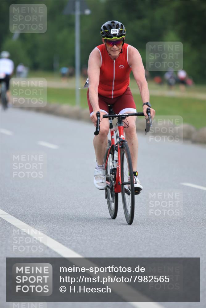 15.06.2025 - 27. Vierlanden-Triathlon H.Heesch http://msf.ph/oto/7982565 15.06.2025 10:53:04 Radfahren 247, 391, 399, 587, 615 meine-sportfotos.de