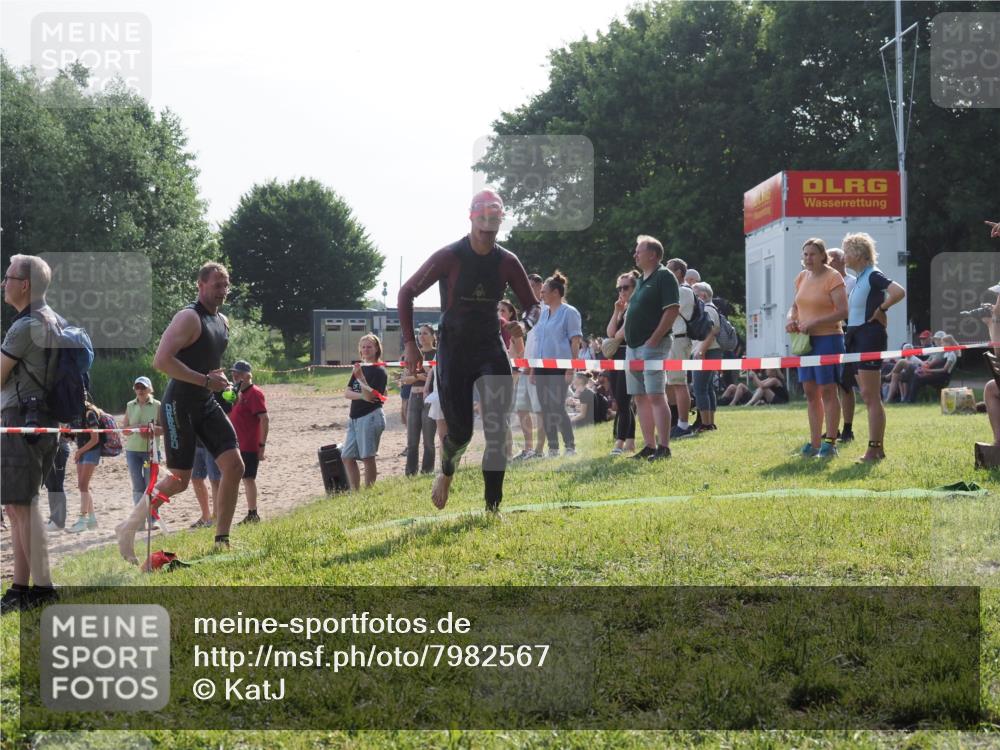 15.06.2025 - 27. Vierlanden-Triathlon KatJ http://msf.ph/oto/7982567 15.06.2025 08:48:57 Schwimmen 19, 115, 144 meine-sportfotos.de