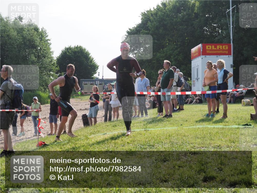 15.06.2025 - 27. Vierlanden-Triathlon KatJ http://msf.ph/oto/7982584 15.06.2025 08:48:57 Schwimmen 19, 115, 144 meine-sportfotos.de
