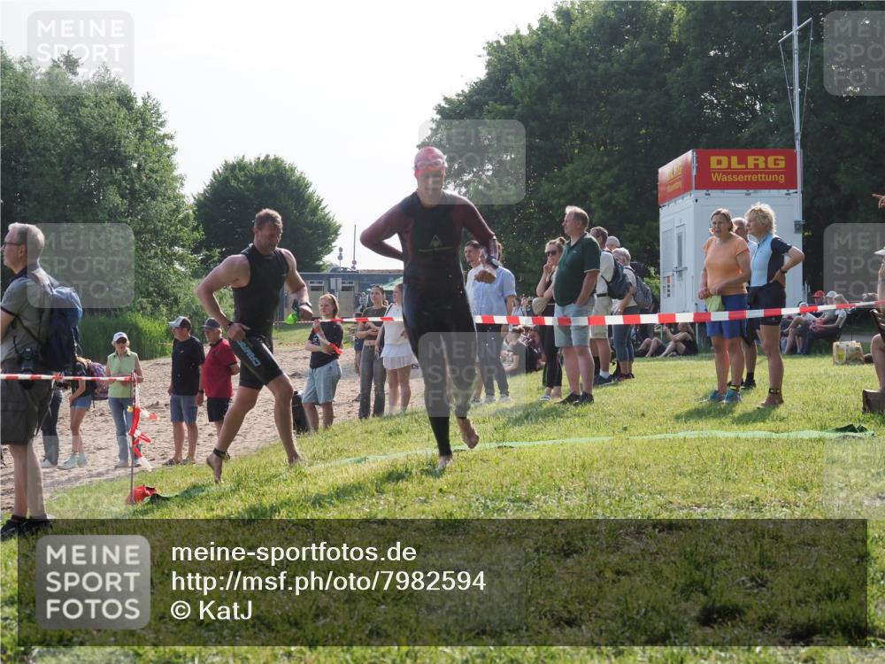 15.06.2025 - 27. Vierlanden-Triathlon KatJ http://msf.ph/oto/7982594 15.06.2025 08:48:57 Schwimmen 19, 115, 144 meine-sportfotos.de