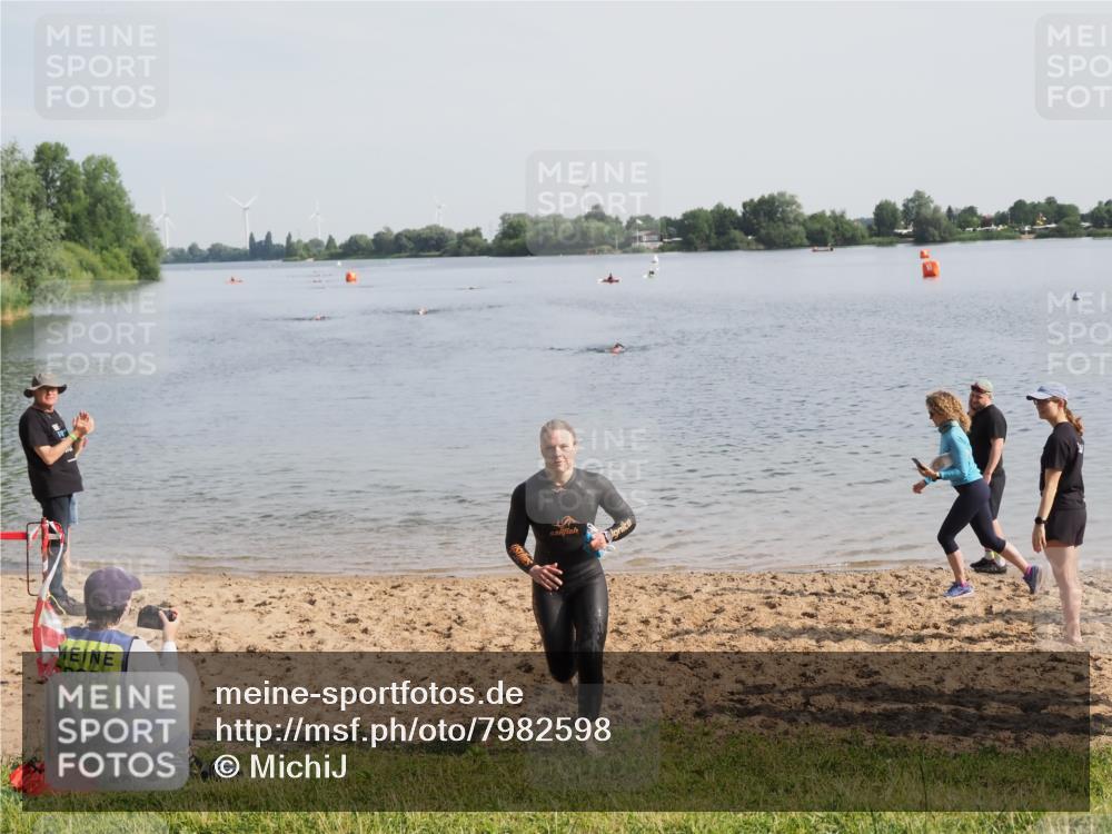 21.06.2025 - 27. Vierlanden-Triathlon MichiJ http://msf.ph/oto/7982598 15.06.2026 09:05:21 Schwimmen 209, 221, 222 meine-sportfotos.de