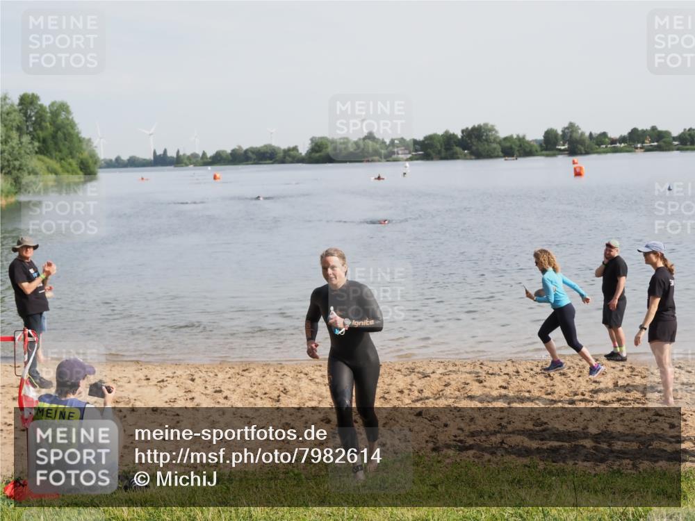 21.06.2025 - 27. Vierlanden-Triathlon MichiJ http://msf.ph/oto/7982614 15.06.2026 09:05:21 Schwimmen 209, 221, 222 meine-sportfotos.de