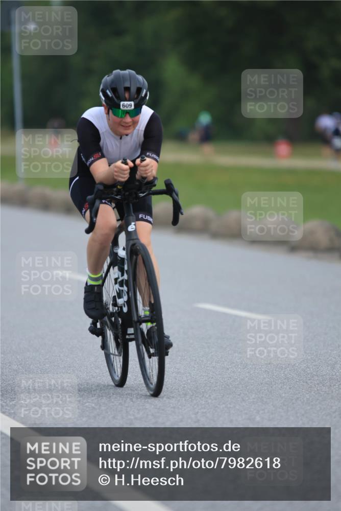 15.06.2025 - 27. Vierlanden-Triathlon H.Heesch http://msf.ph/oto/7982618 15.06.2025 10:53:13 Radfahren 169, 391, 587, 609 meine-sportfotos.de