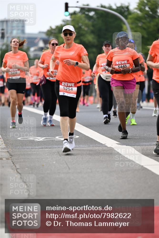 15.06.2025 - REWE Women's Run Dr. Thomas Lammeyer http://msf.ph/oto/7982622 15.06.2025 10:46:19 Laufen 5439, 5254, 5440 meine-sportfotos.de