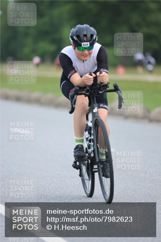 15.06.2025 - 27. Vierlanden-Triathlon H.Heesch http://msf.ph/oto/7982623 15.06.2025 10:53:14 Radfahren 143, 169, 391, 609 meine-sportfotos.de