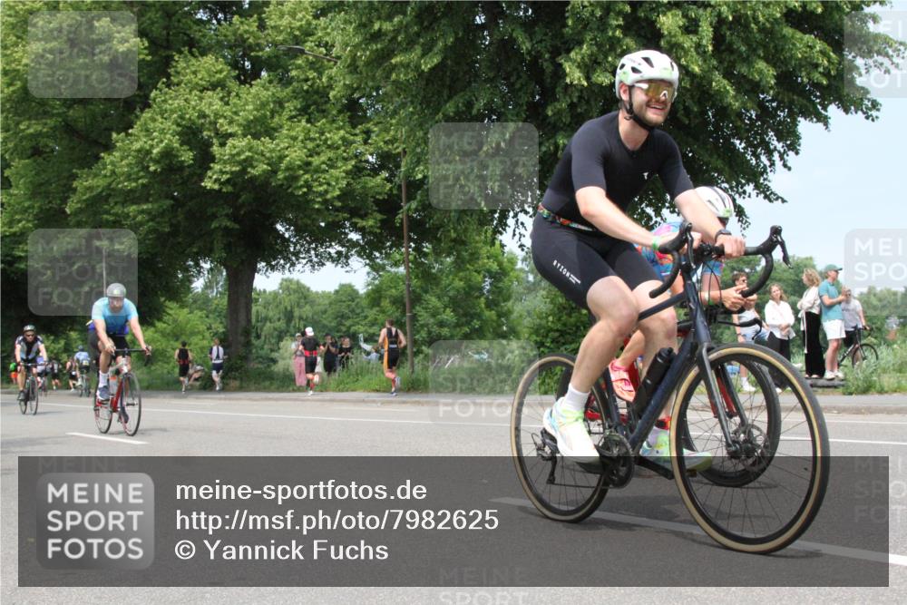 15.06.2025 - 7 Türme Triathlon Yannick Fuchs http://msf.ph/oto/7982625 15.06.2025 13:33:16 Radfahren  meine-sportfotos.de