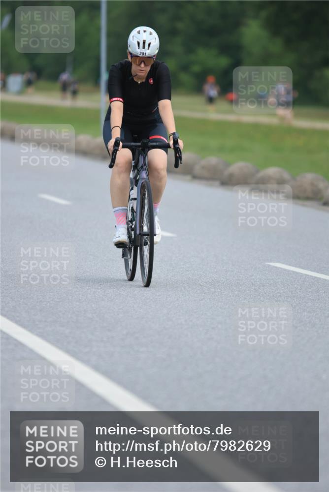 15.06.2025 - 27. Vierlanden-Triathlon H.Heesch http://msf.ph/oto/7982629 15.06.2025 10:53:34 Radfahren 70, 113, 181, 201, 290 meine-sportfotos.de
