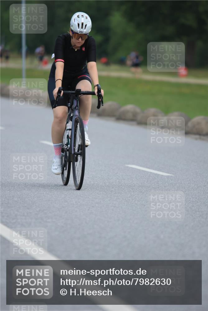 15.06.2025 - 27. Vierlanden-Triathlon H.Heesch http://msf.ph/oto/7982630 15.06.2025 10:53:34 Radfahren 70, 113, 181, 201, 290 meine-sportfotos.de