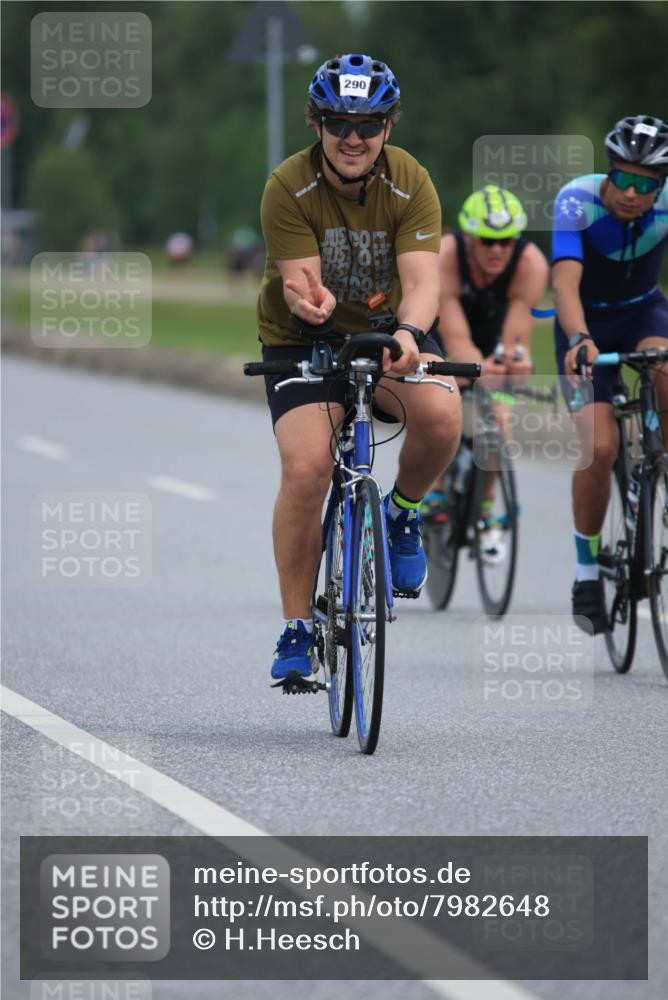 15.06.2025 - 27. Vierlanden-Triathlon H.Heesch http://msf.ph/oto/7982648 15.06.2025 10:53:37 Radfahren 70, 113, 181, 201, 290 meine-sportfotos.de