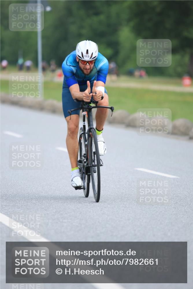15.06.2025 - 27. Vierlanden-Triathlon H.Heesch http://msf.ph/oto/7982661 15.06.2025 10:53:40 Radfahren 60, 70, 113, 181, 201, 290 meine-sportfotos.de