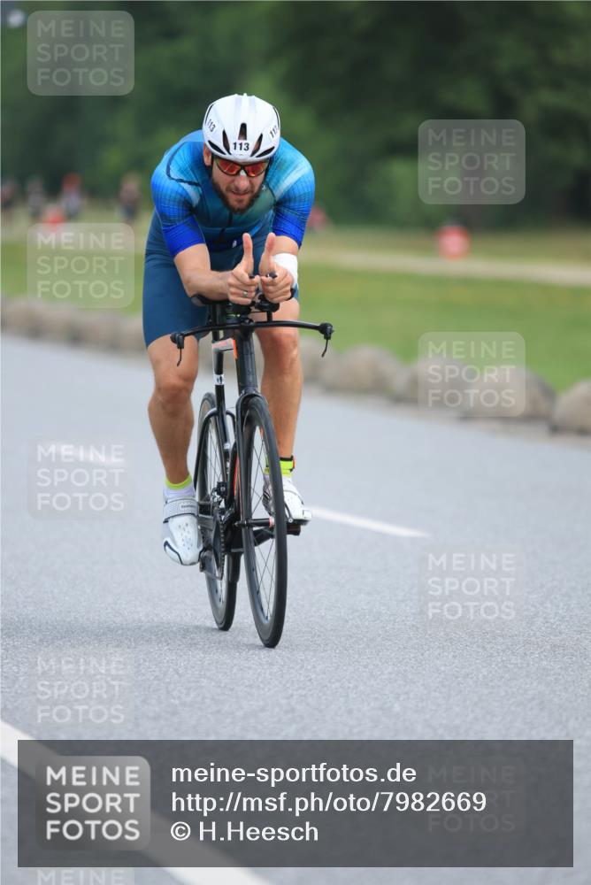 15.06.2025 - 27. Vierlanden-Triathlon H.Heesch http://msf.ph/oto/7982669 15.06.2025 10:53:40 Radfahren 60, 70, 113, 181, 201, 290 meine-sportfotos.de