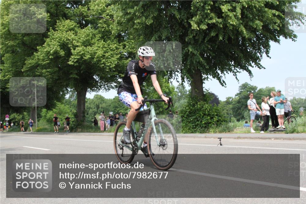 15.06.2025 - 7 Türme Triathlon Yannick Fuchs http://msf.ph/oto/7982677 15.06.2025 13:33:28 Radfahren  meine-sportfotos.de