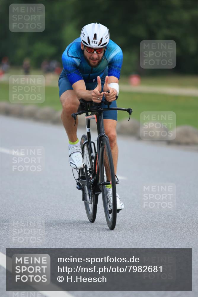 15.06.2025 - 27. Vierlanden-Triathlon H.Heesch http://msf.ph/oto/7982681 15.06.2025 10:53:40 Radfahren 60, 70, 113, 181, 201, 290 meine-sportfotos.de