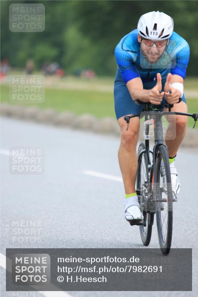 15.06.2025 - 27. Vierlanden-Triathlon H.Heesch http://msf.ph/oto/7982691 15.06.2025 10:53:40 Radfahren 60, 70, 113, 181, 201, 290 meine-sportfotos.de