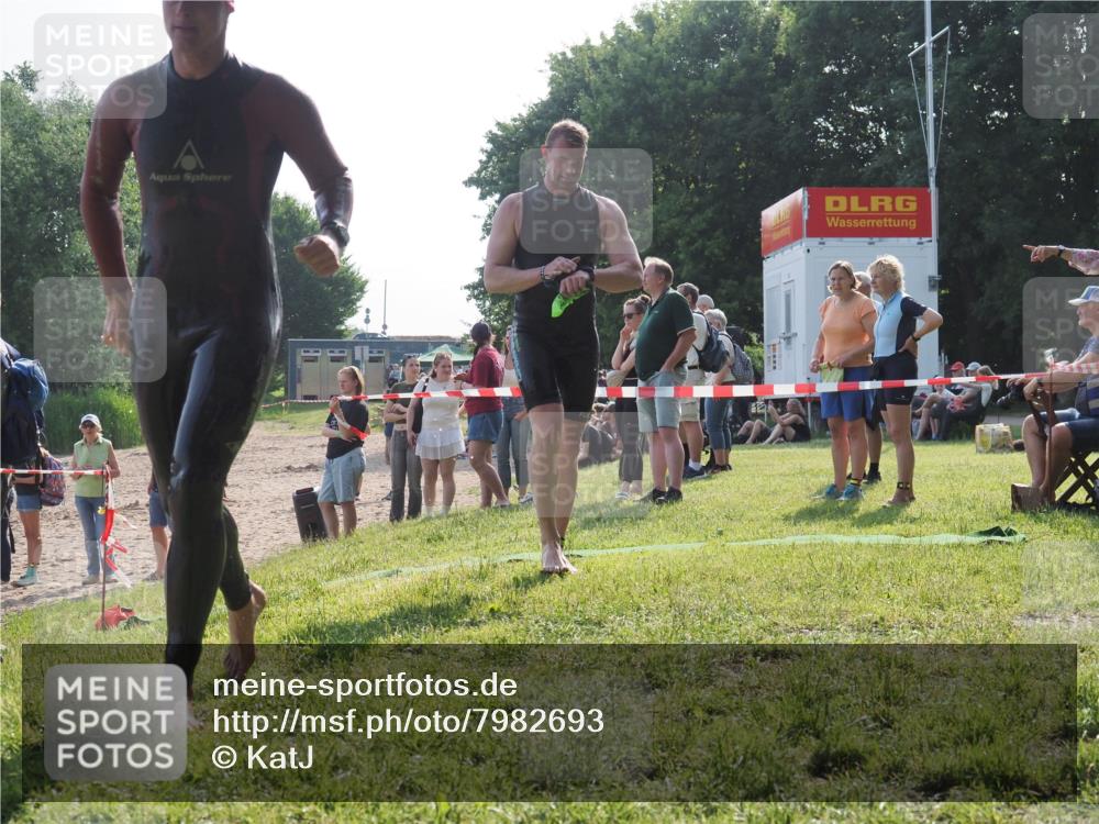 15.06.2025 - 27. Vierlanden-Triathlon KatJ http://msf.ph/oto/7982693 15.06.2025 08:48:59 Schwimmen 19, 115, 144 meine-sportfotos.de