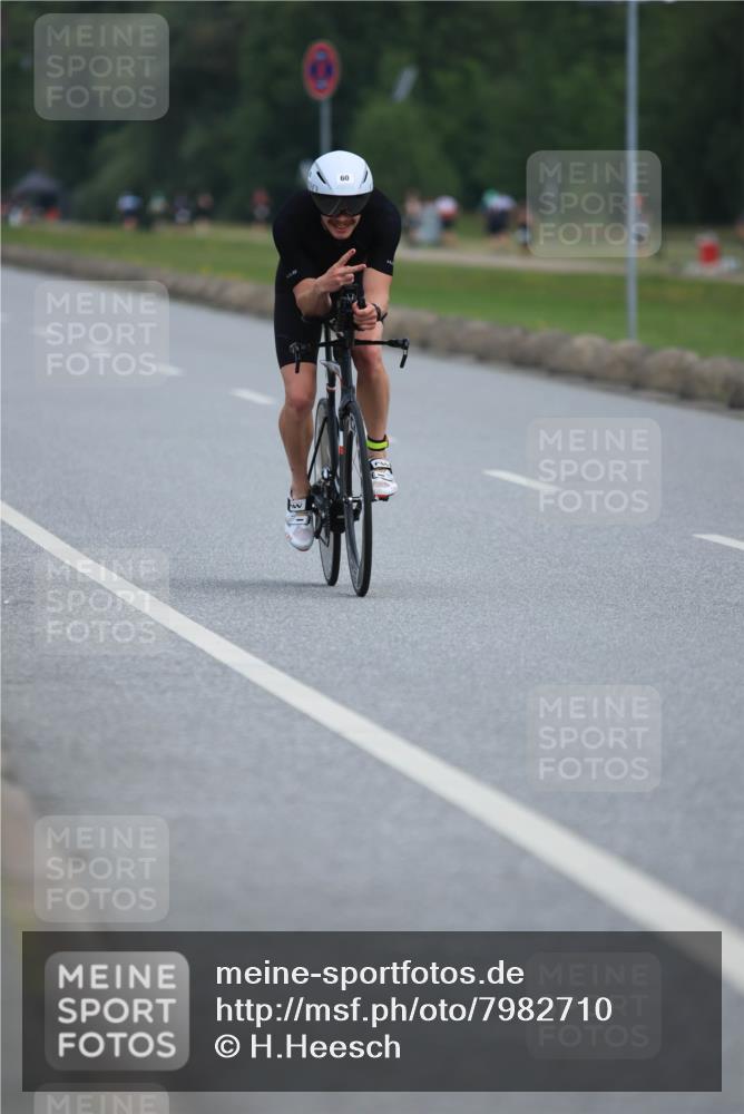 15.06.2025 - 27. Vierlanden-Triathlon H.Heesch http://msf.ph/oto/7982710 15.06.2025 10:53:44 Radfahren 60, 113, 525 meine-sportfotos.de