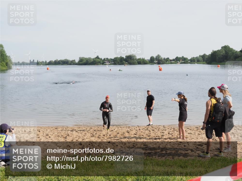 21.06.2025 - 27. Vierlanden-Triathlon MichiJ http://msf.ph/oto/7982726 15.06.2026 09:06:08 Schwimmen 216 meine-sportfotos.de