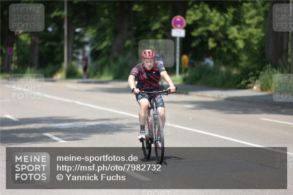 15.06.2025 - 7 Türme Triathlon Yannick Fuchs http://msf.ph/oto/7982732 15.06.2025 12:52:17 Radfahren 400, 451, 500 meine-sportfotos.de
