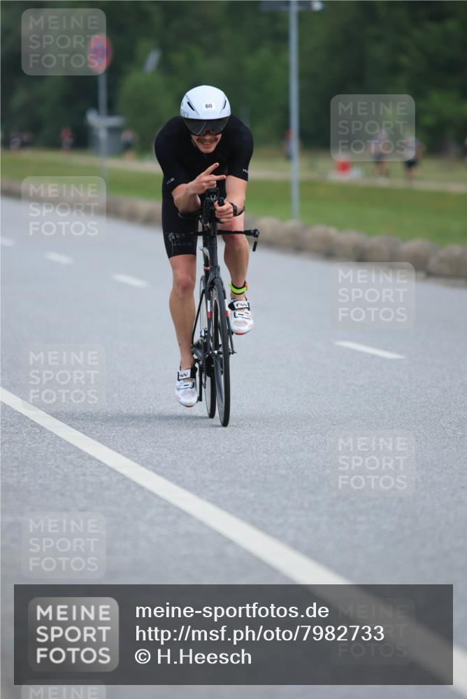 15.06.2025 - 27. Vierlanden-Triathlon H.Heesch http://msf.ph/oto/7982733 15.06.2025 10:53:45 Radfahren 60, 525 meine-sportfotos.de