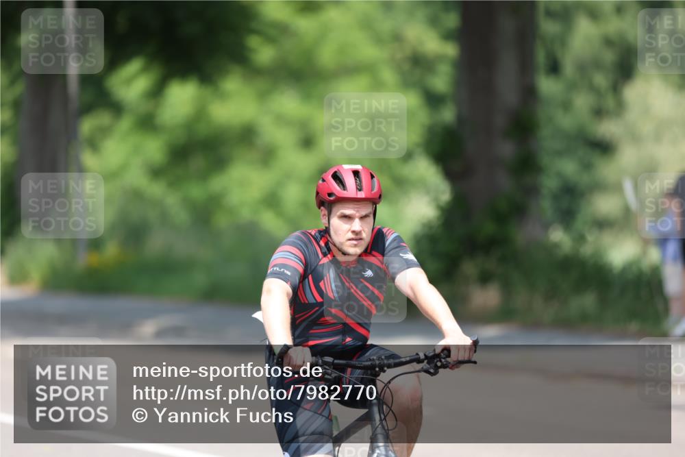 15.06.2025 - 7 Türme Triathlon Yannick Fuchs http://msf.ph/oto/7982770 15.06.2025 12:52:18 Radfahren 400, 451, 500 meine-sportfotos.de