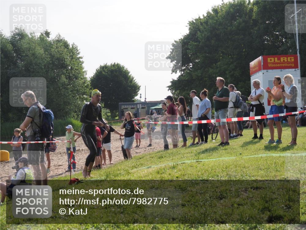 15.06.2025 - 27. Vierlanden-Triathlon KatJ http://msf.ph/oto/7982775 15.06.2025 08:49:46 Schwimmen 172 meine-sportfotos.de